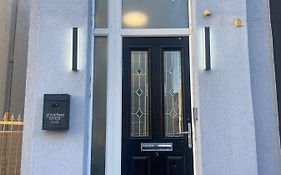 Black Ocean Holiday Apartments